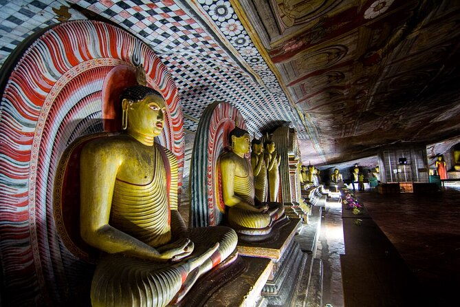 sigiriya-lion-rock-dambulla-cave-temple-day-tour-from-colombo