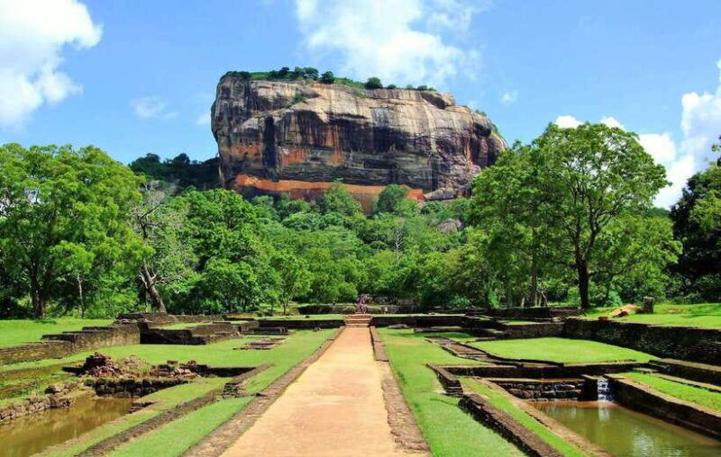 sigiriya-lion-rock-minneriya-national-park-elephant-safari