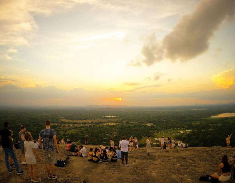 sigiriya-pidurangala-sunrise-sunset-hike-excursion