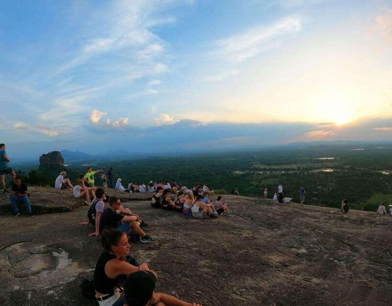 sigiriya-pidurangala-sunrise-sunset-hike-excursion