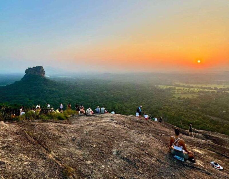 sigiriya-pidurangala-sunrise-sunset-hike-excursion