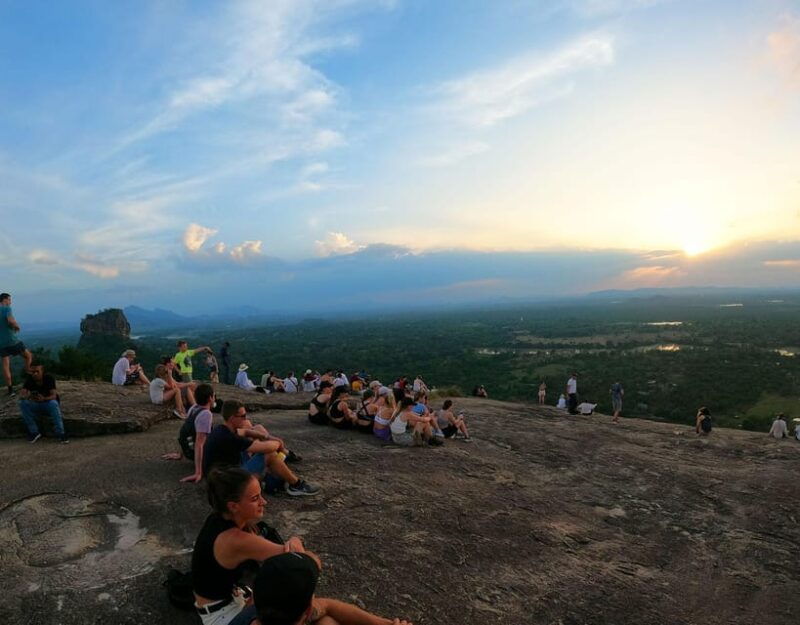 sigiriya-pidurangala-sunrise-sunset-hike-excursion