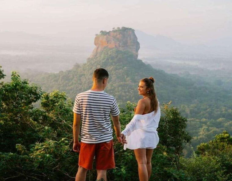 sigiriya-pidurangala-sunrise-sunset-hike-excursion