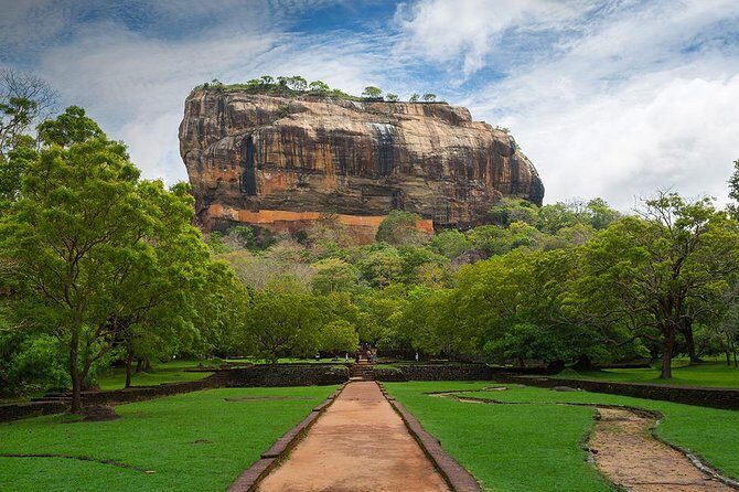 Sigiriya Rock and Dambulla Cave Temples from Colombo (All inclusive day tour) - Discover the Majesty of Sigiriya and Dambulla in a Day