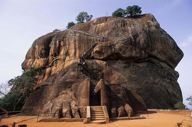 Sigiriya Rock and Dambulla Cave Temples from Colombo (All inclusive day tour) - FAQs