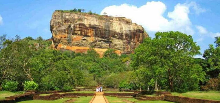 sigiriya-rock-and-dambulla-temples-day-trip