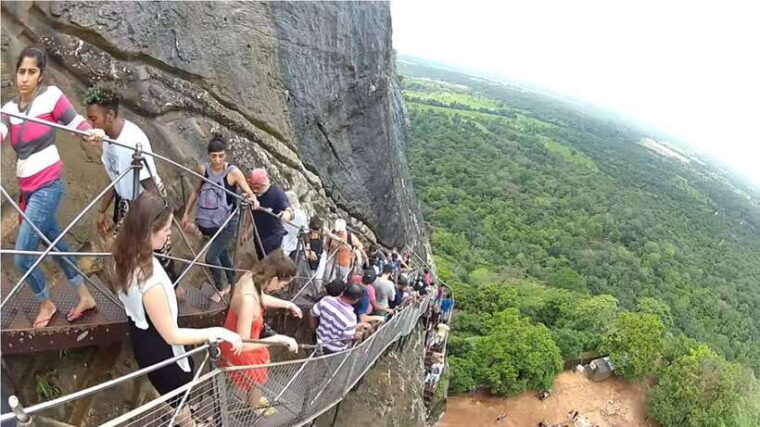 sigiriya-rock-fortress-private-guided-walking-tour