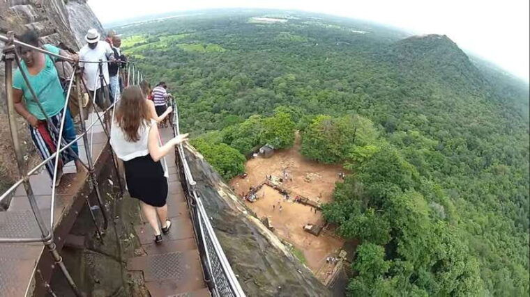 sigiriya-rock-fortress-private-guided-walking-tour
