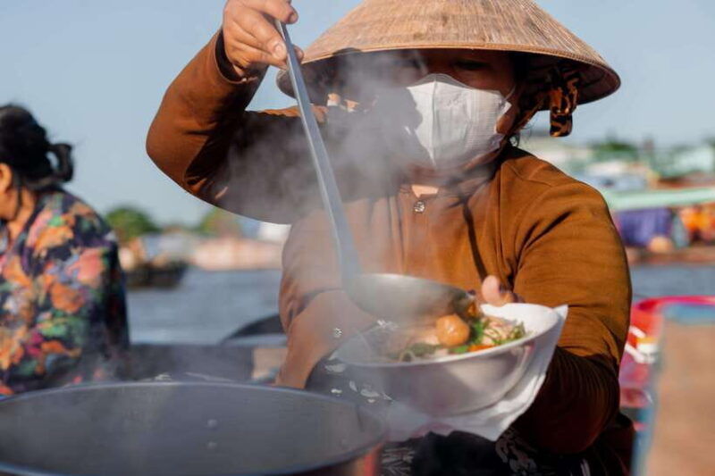 signature-journey-through-cai-rang-floating-market-canals