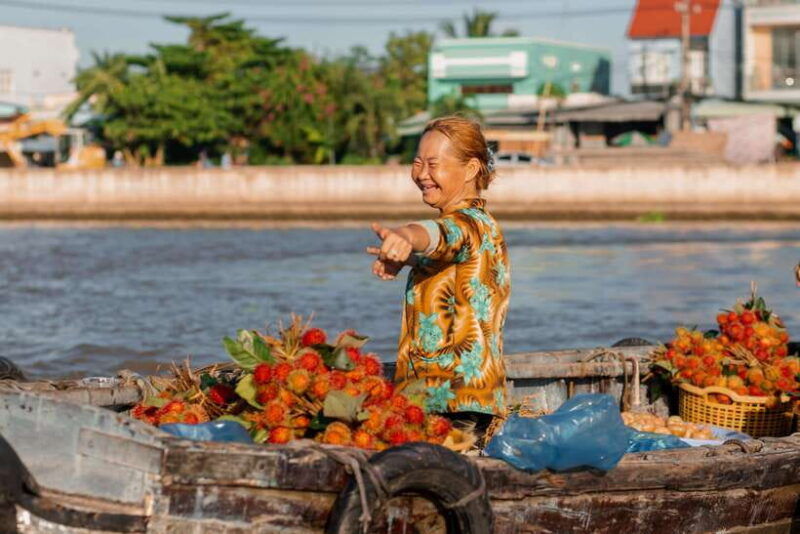 signature-journey-through-cai-rang-floating-market-canals
