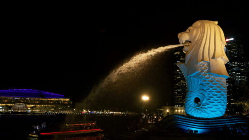 signature-night-tour-walk-through-marina-with-food-tastings