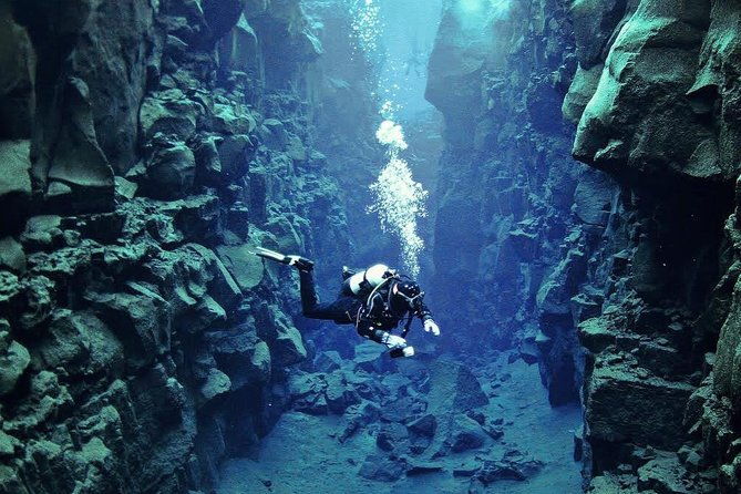 silfra-diving-between-tectonic-plates-and-pick-up-from-reykjavik