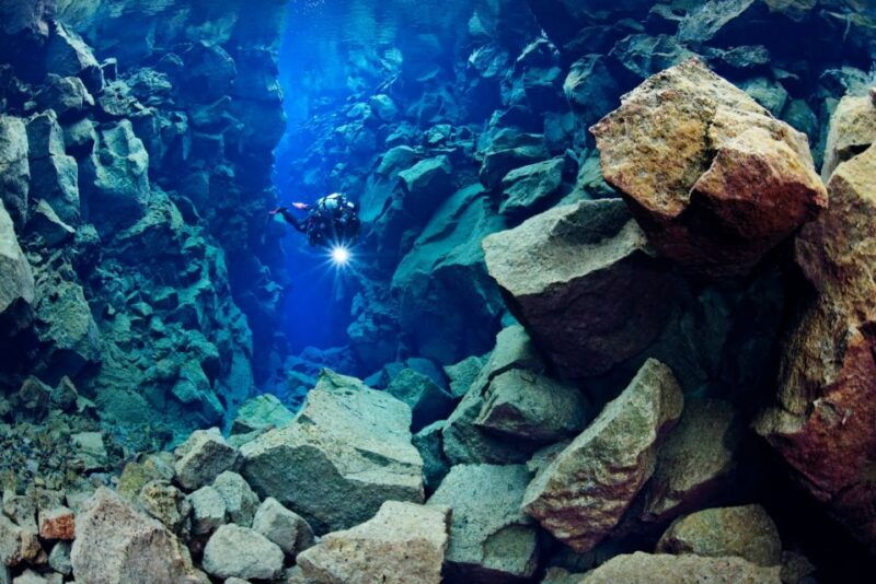 silfra-diving-between-tectonic-plates