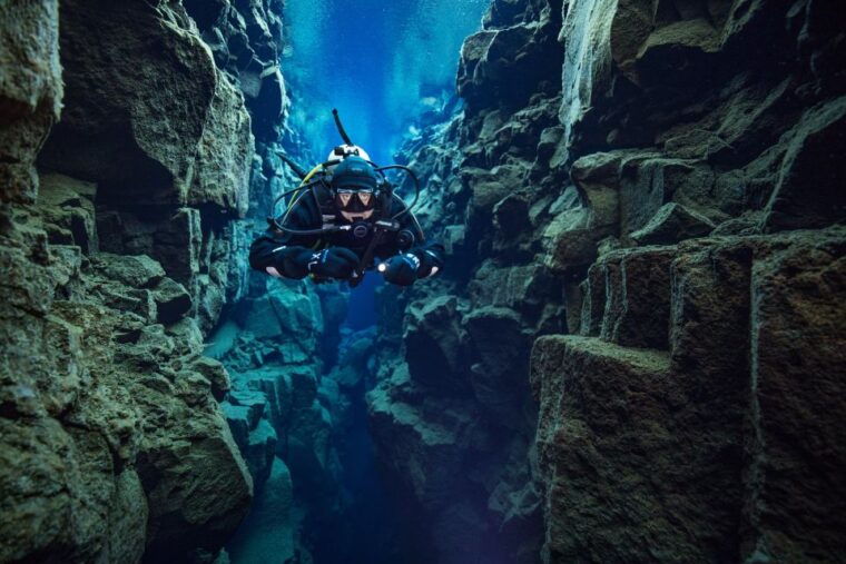 silfra-diving-between-tectonic-plates