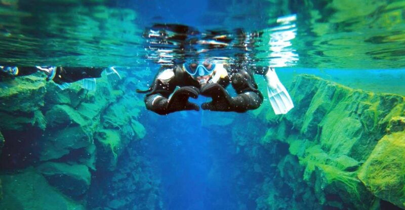 silfra-fissure-snorkeling-tour-with-underwater-photos