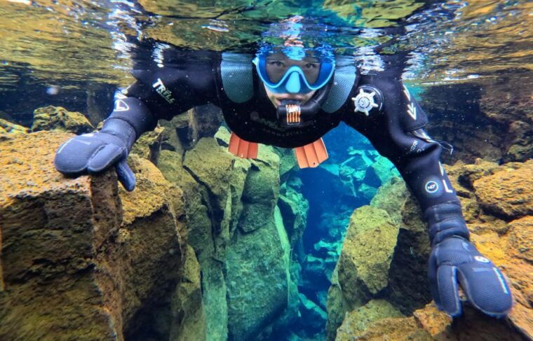 silfra-fissure-snorkeling-tour-with-underwater-photos