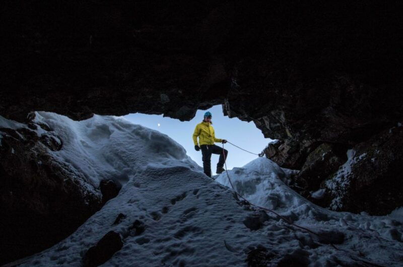 silfra-leidarendi-lava-caving-snorkeling-tour-with-photos
