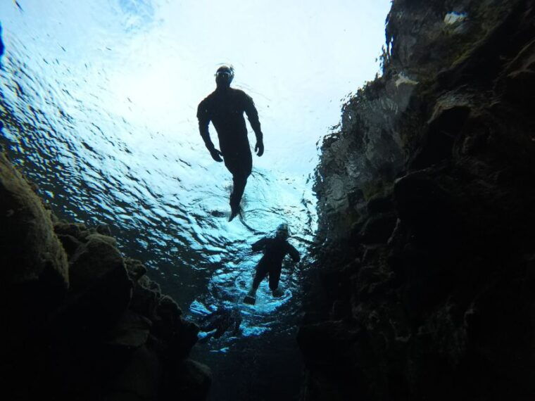 silfra-leidarendi-lava-caving-snorkeling-tour-with-photos