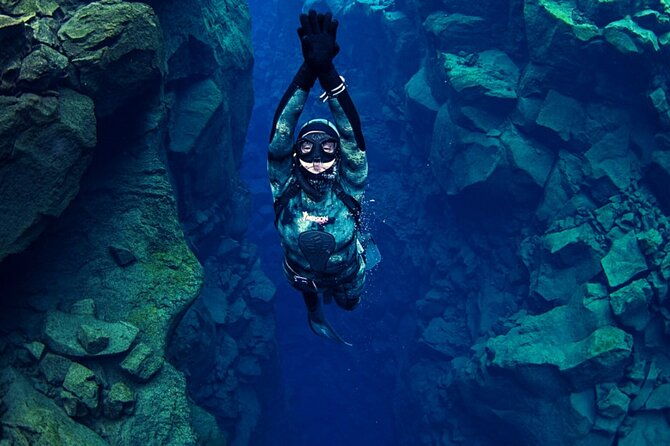 silfra-night-freedive-tour