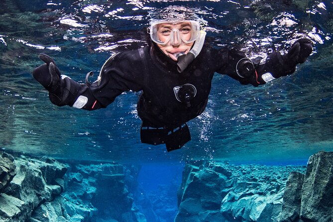 silfra-snorkeling-between-tectonic-plates-meet-on-location