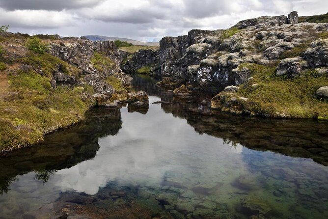 silfra-snorkeling-between-tectonic-plates-meet-on-location
