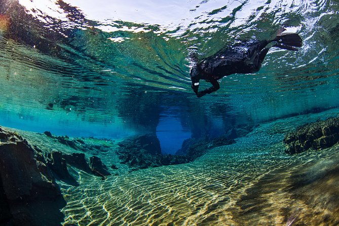 silfra-snorkeling-between-tectonic-plates-meet-on-location
