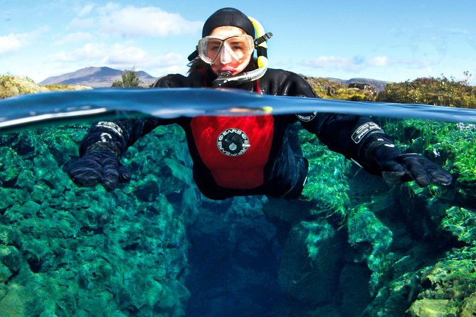 silfra-snorkeling-between-tectonic-plates-meet-on-location