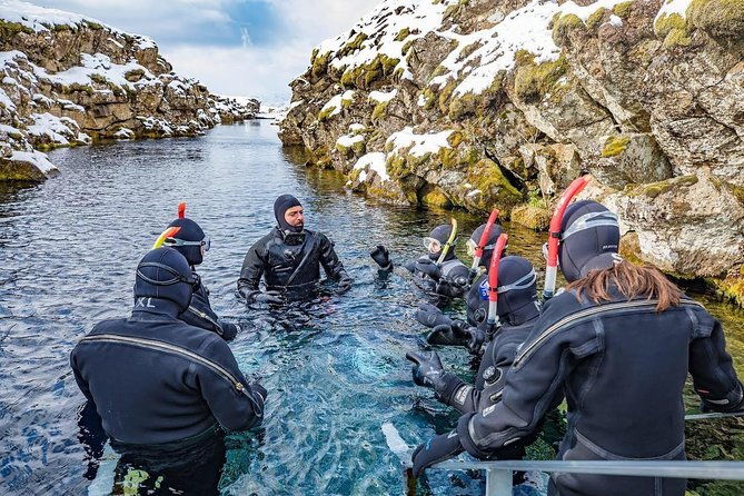 silfra-snorkeling-between-tectonic-plates-pick-up-from-reykjavik