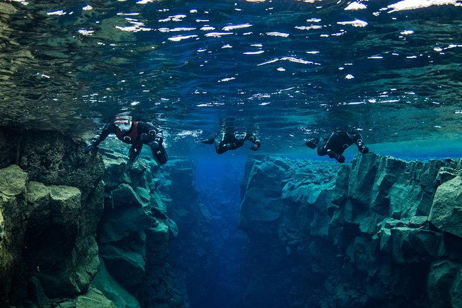 silfra-snorkeling-between-tectonic-plates-pick-up-from-reykjavik