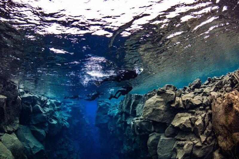 silfra-snorkeling-tour-between-tectonic-plates
