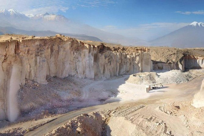 sillar-route-in-arequipa-viewpoint-of-the-volcanoes