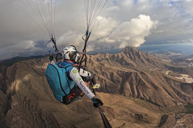 silver-1000m-paragliding-tandem-flight-above-south-tenerife