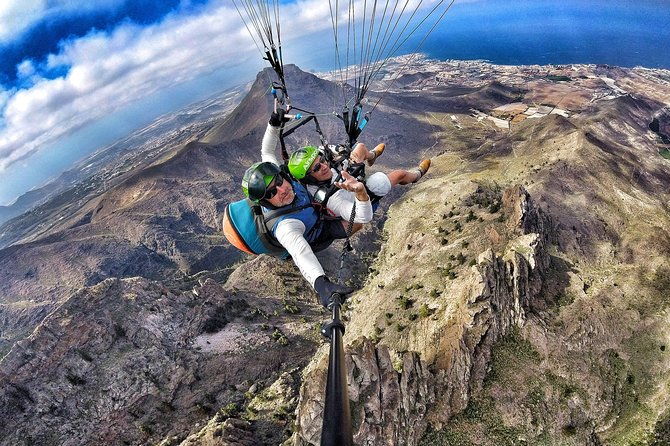 silver-1000m-paragliding-tandem-flight-above-south-tenerife