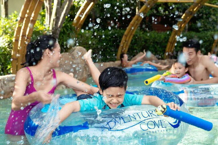 singapore-adventure-cove-waterpark-entrance-ticket