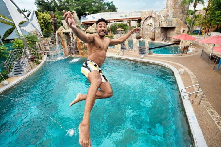 singapore-adventure-cove-waterpark-entrance-ticket