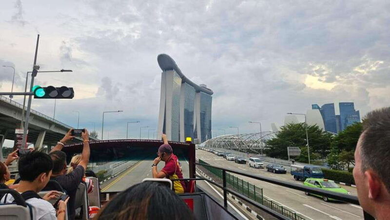 singapore-big-bus-night-tour-by-open-top-bus-live-guide