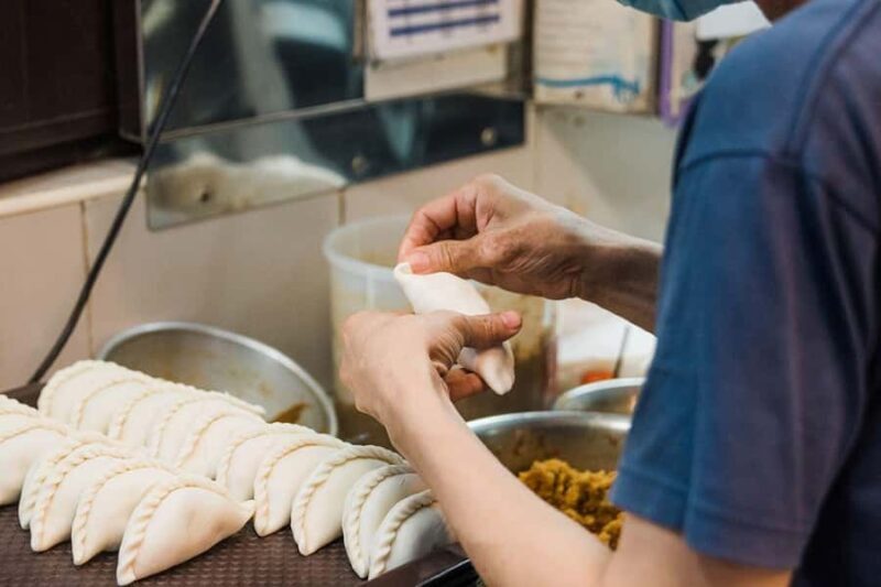 Singapore: Chinatown Food, Legends & Heritage Walking Tour - A Deep Dive into the Experience