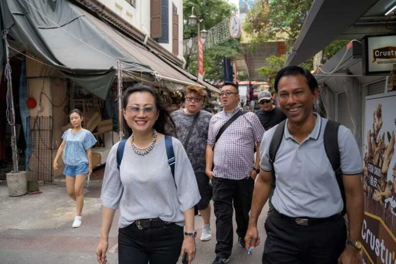Singapore: Chinatown Hawkers Food Tour with 7 Food Tastings - The Guides: Knowledgeable and Engaging