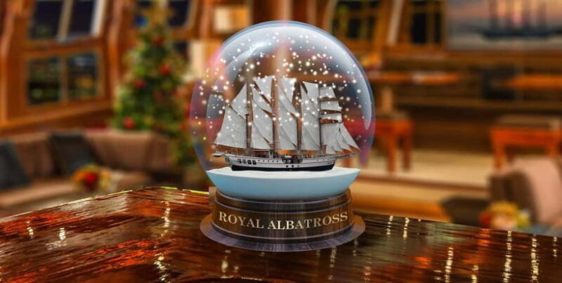 Singapore: Christmas Dinner Cruise on Royal Albatross - Key Points