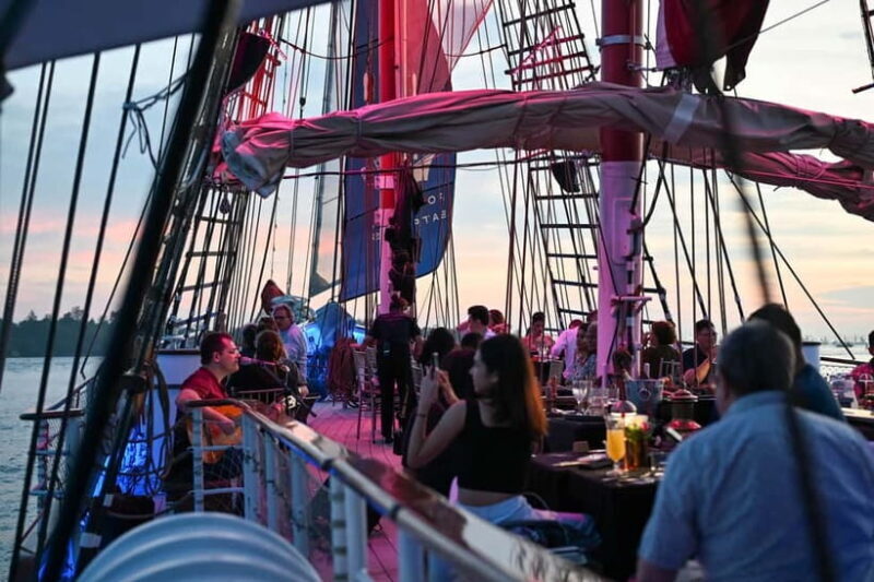 Singapore: Christmas Dinner Cruise on Royal Albatross - Analyzing the Value