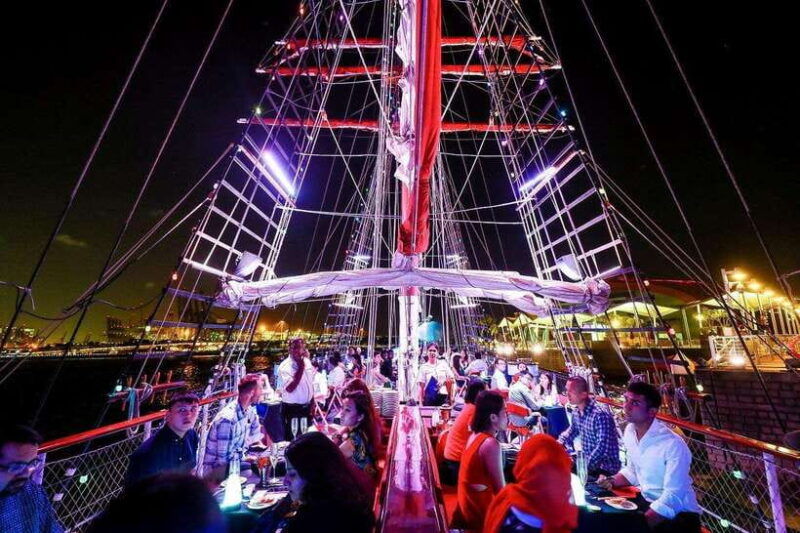 singapore-city-lights-royal-albatross-dinner-cruise