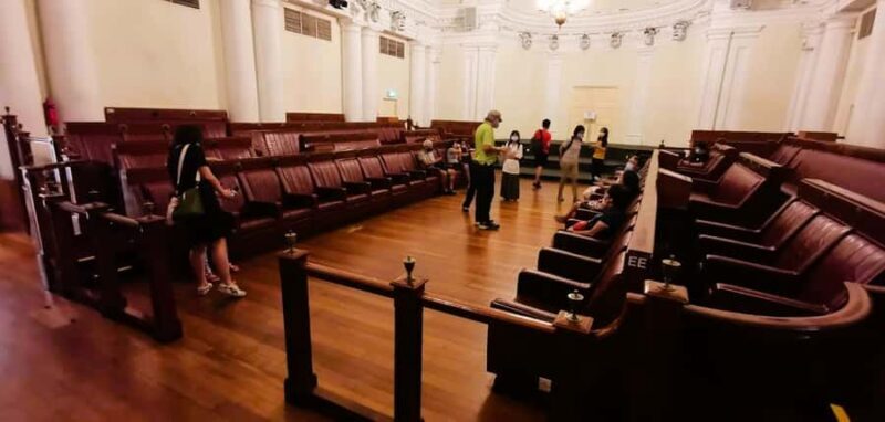 Singapore: Colonial Splendour Walking Tour with Lunch - The Food & Scenic Lunch Spot