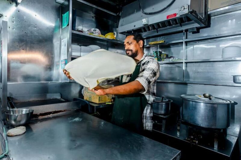 Singapore: Guided Food Tour - 12 Tastings & Hawker Chan - Key Points