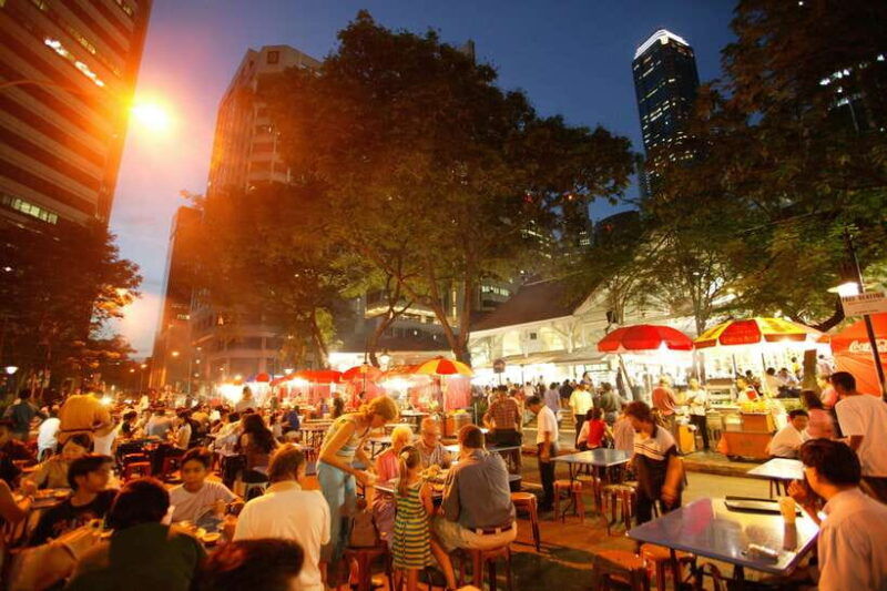 singapore-lau-pa-sat-night-street-food-with-marina-bay-walk
