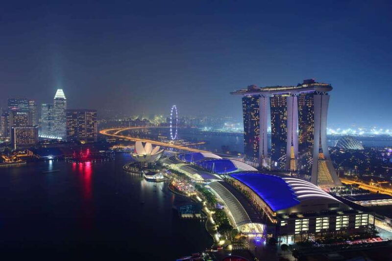 singapore-lau-pa-sat-night-street-food-with-marina-bay-walk