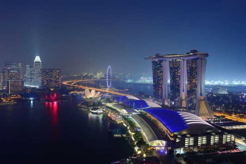 singapore-lau-pa-sat-night-street-food-with-marina-bay-walk