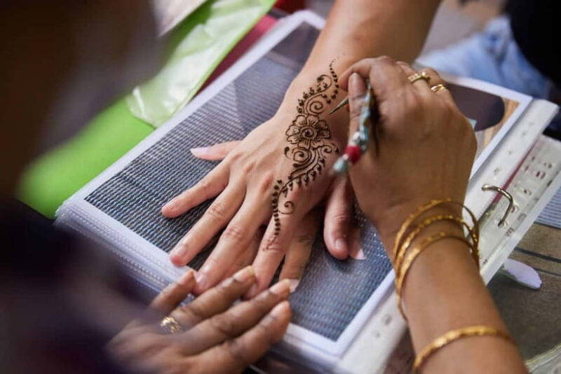 Singapore: Little India Accessible Cultural Tour with Snacks - Heritage Shophouses and Traditional Trades