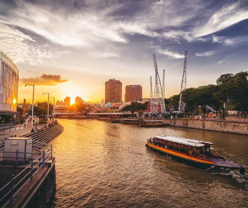 Singapore Marina Bay Night Walk with Spectra & Rhapsody Show - An In-Depth Look at the Singapore Marina Bay Night Walk