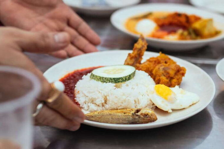 singapore-private-food-tour-10-tastings-with-locals