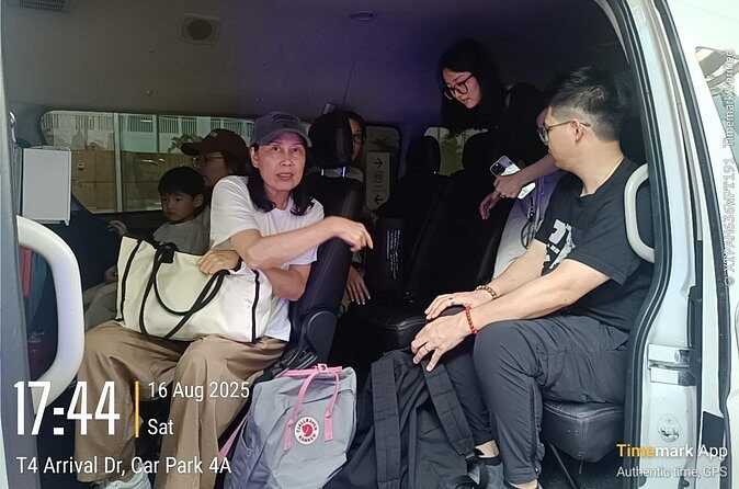 Singapore Private Transport Minibus 13 Seater - How This Service Fits Into Your Singapore Trip